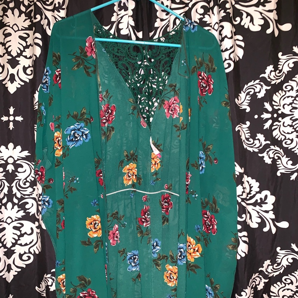 Floral kimono w/back detailing